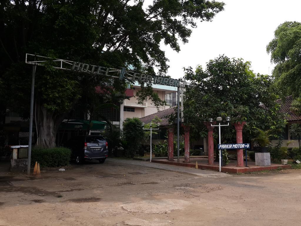 Reddoorz Plus Near Kebayoran Baru Blok S Jacarta Exterior foto