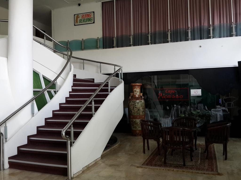 Reddoorz Plus Near Kebayoran Baru Blok S Jacarta Exterior foto