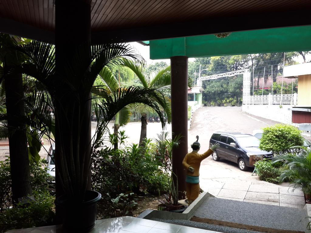 Reddoorz Plus Near Kebayoran Baru Blok S Jacarta Exterior foto